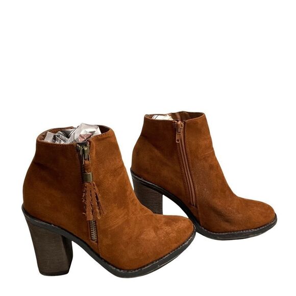 BAMBOO, fringe heeled  booties, Size 6 - Picture 2 of 13